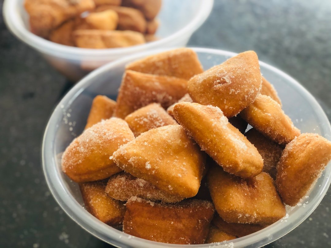 Imagem de salgados e lanches variados