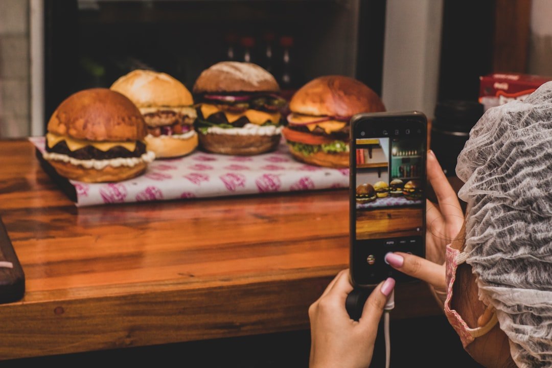 Como criar um negócio de salgados e lanches para vender pela internet em 2026: Um Guia Prático